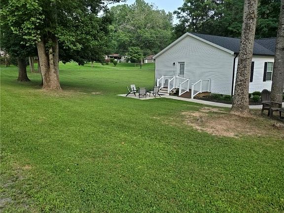 5th image of 64 Pine Rd