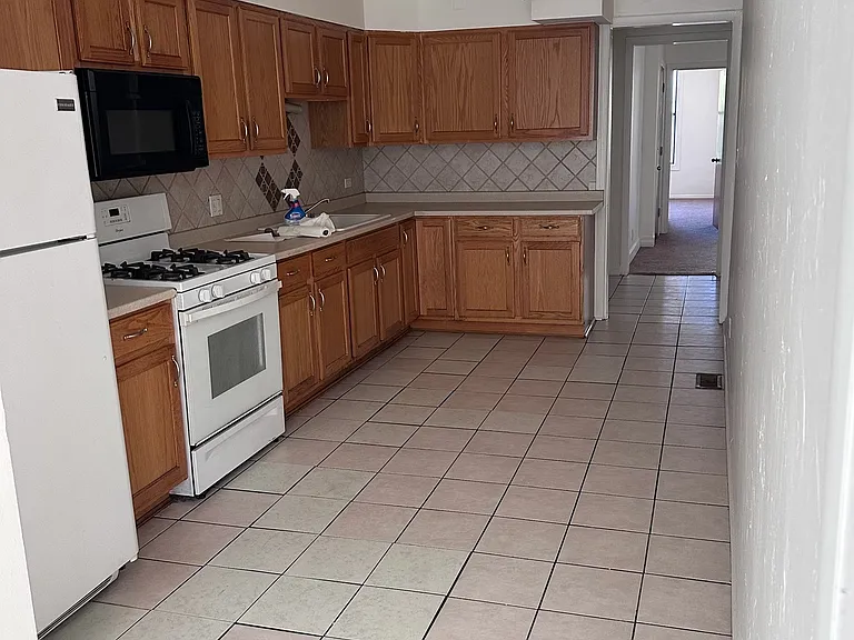 5826 N Broadway St — Photo 2