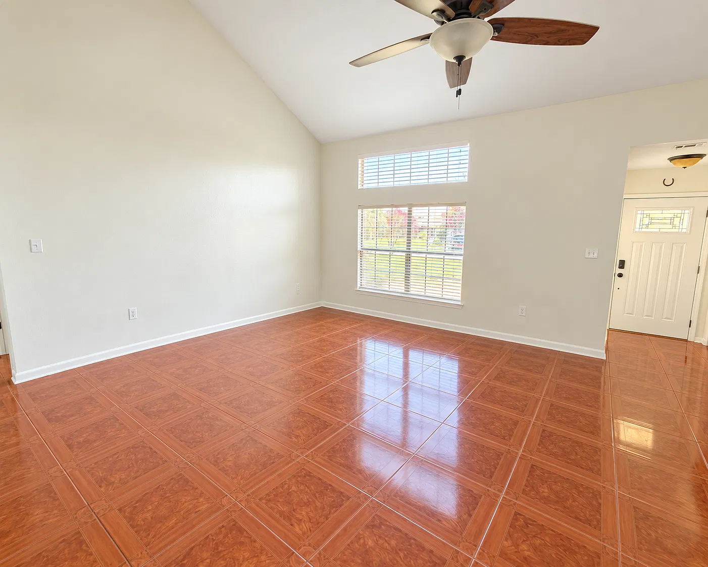 3 bed, 1703 sqft, $2,700 — Photo 2