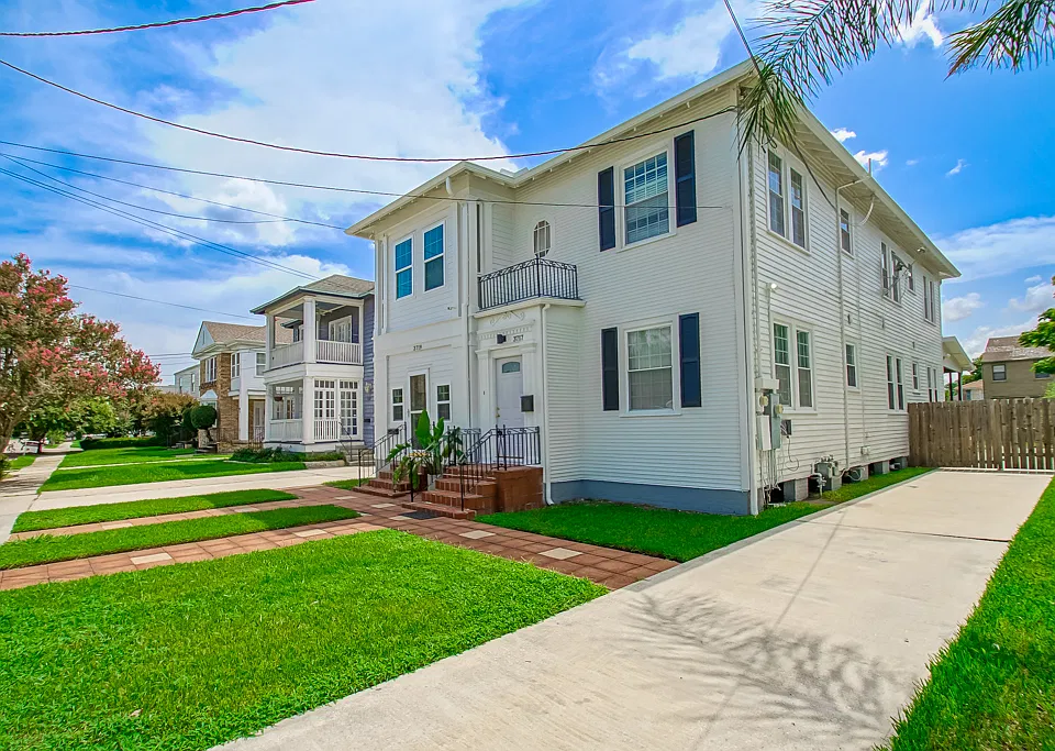 3717 Nashville Ave