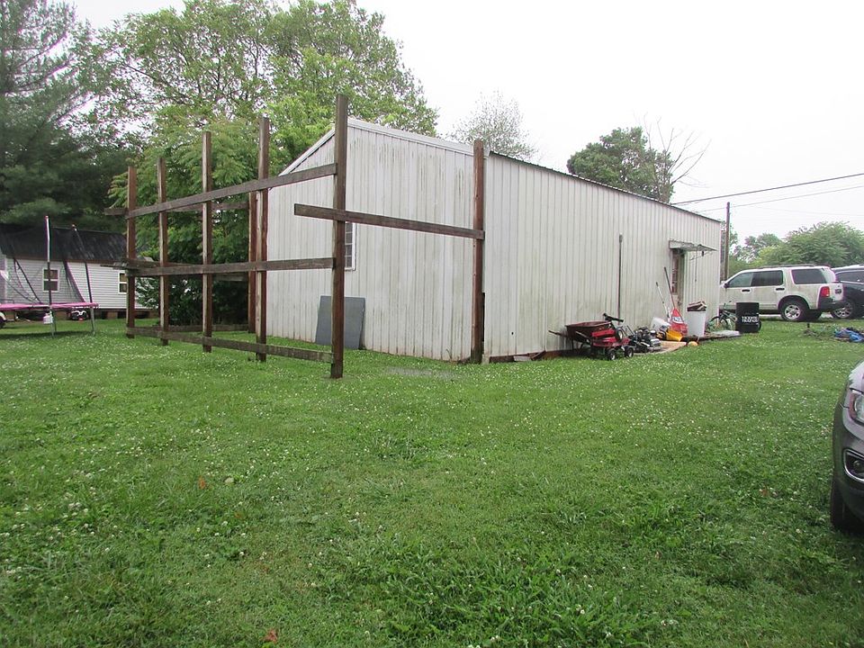 2nd image of 24321 Louisville Rd