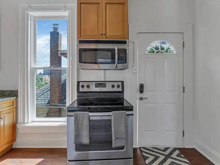 82 Price Ave #C — Photo 34
