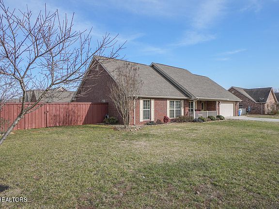 3rd image of 1506 Maxwell Ln