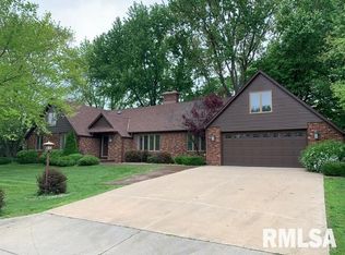 13 Marion Point, Pekin, IL 61554