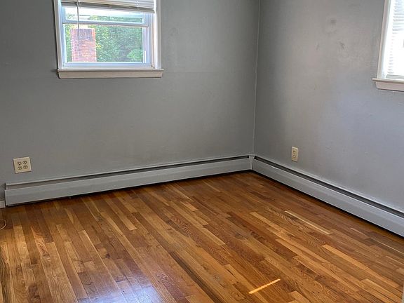 4th image of 89 Catherine St #2