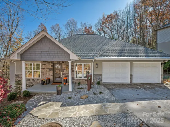 2508 Carriage Falls Ct, Hendersonville, NC 28791