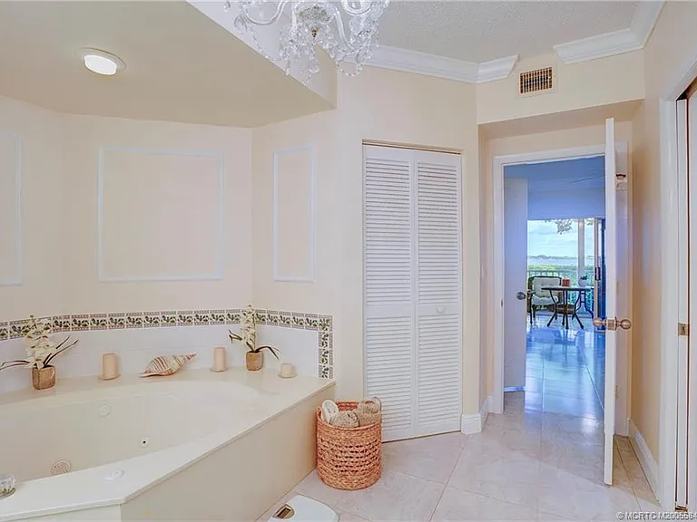 184 NE Edgewater Dr #1001 — Photo 6