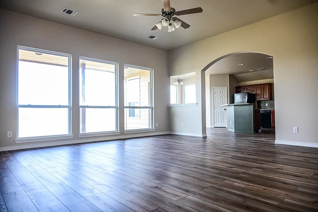 3 bed, 1776 sqft, $2,000 — Photo 3