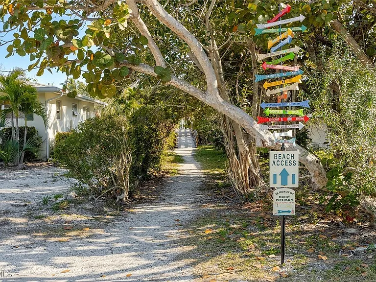 424 Lagoon Dr — Photo 41