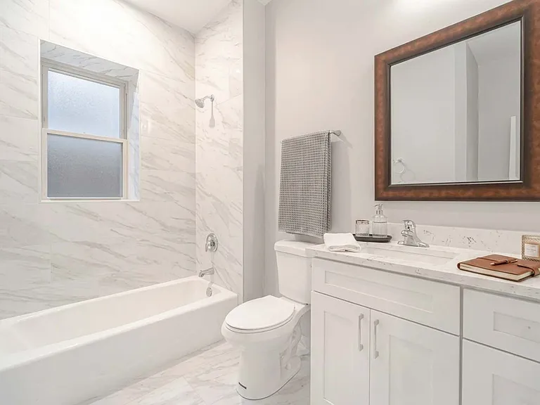 13443 Greenwood Ave #2E — Photo 11