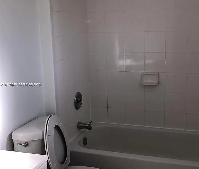 661 SW 10th St #661 — Photo 2