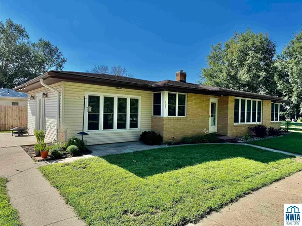 105 S 2nd St, Moville, IA 51039