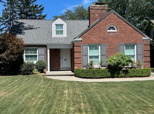 466 Colonial Ct, Grosse Pointe Farms, MI 48236