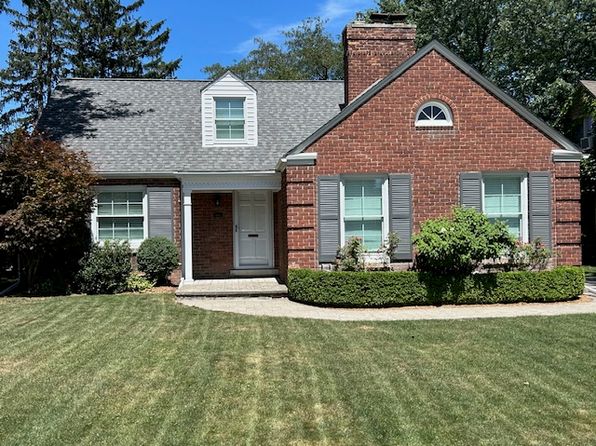 466 Colonial Ct
