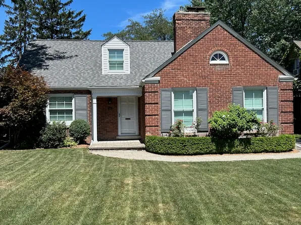 466 Colonial Ct, Grosse Pointe Farms, MI 48236