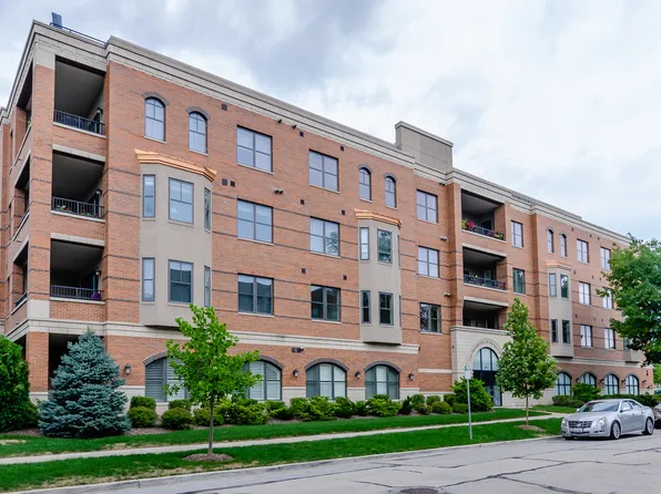 40 S Ashland Ave #4B, La Grange, IL 60525