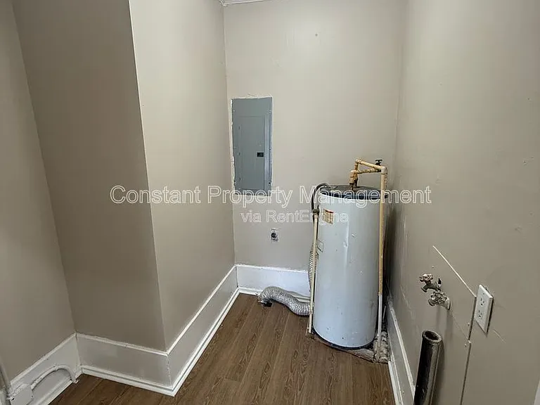 614 W Poplar St — Photo 19