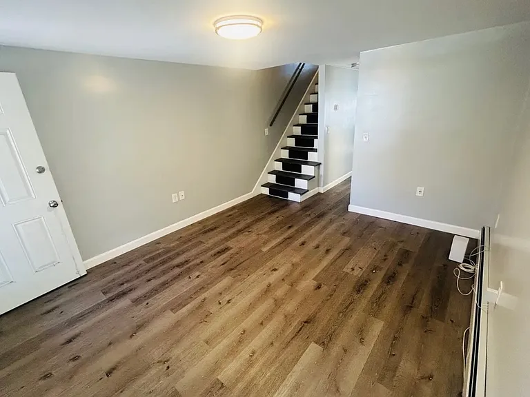 780 Plainfield St — Photo 4