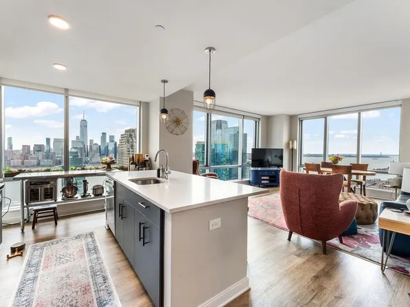 25 Christopher Columbus Drive image 1 of 42