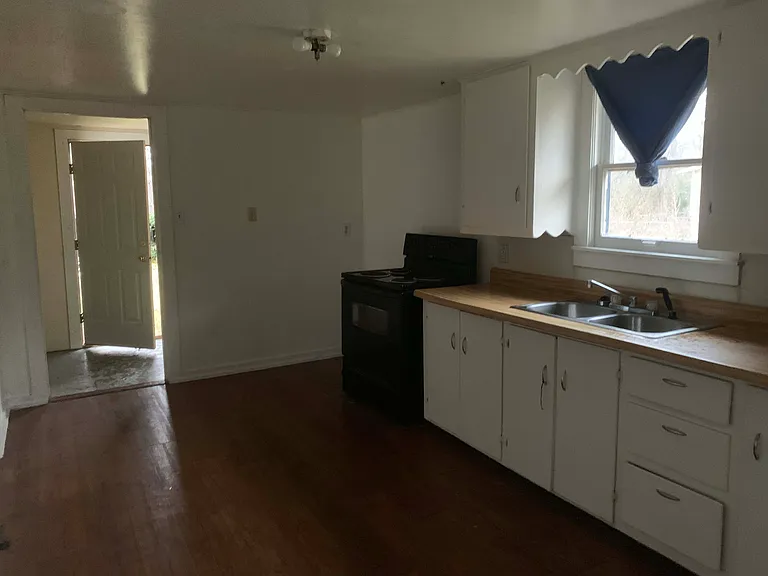 602 S 2nd St — Photo 5