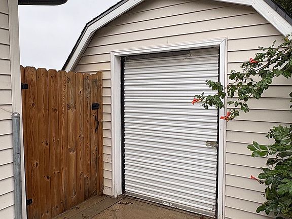 3rd image of 1209 E 5th St
