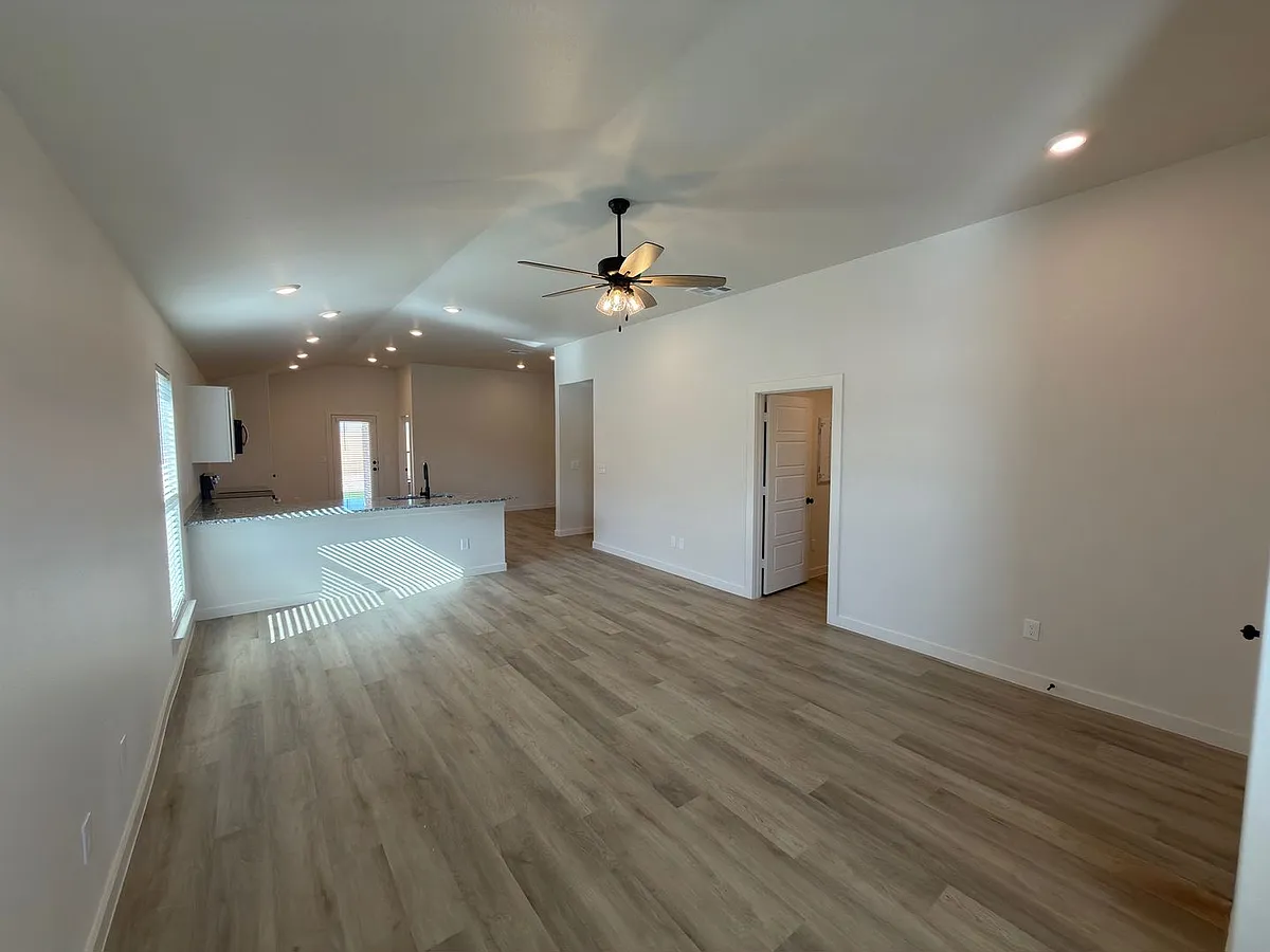 Building Photo - 1209 Cottonwood Ave
