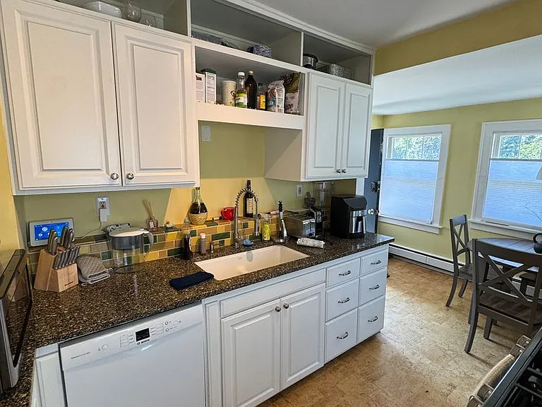 720 Cedar Lake Rd S — Photo 9