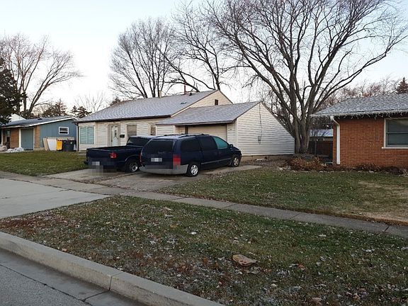 2nd image of 8 E Briarwood Dr