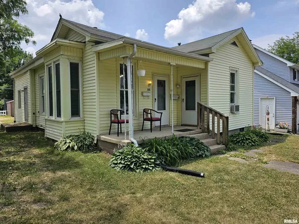 215 9th St, Lincoln, IL 62656