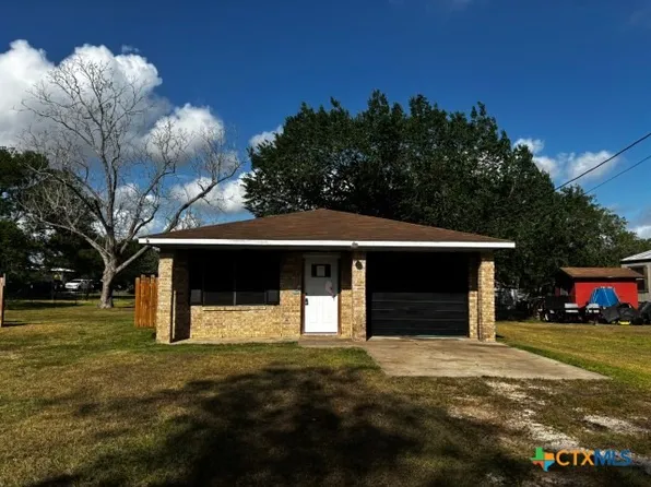 122 Rosa St, Edna, TX 77957