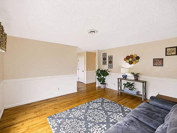 4th image of 1841 Judson St