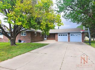 2702 Easy St, Garden City, KS 67846