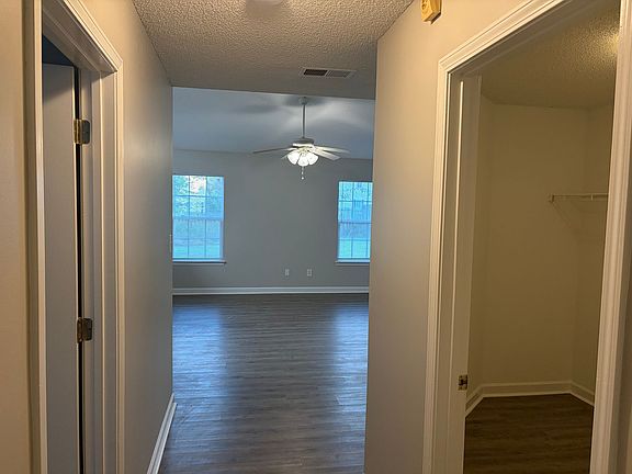 3rd image of 4924 Aldersbrook Dr