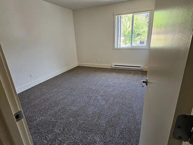 Beverly Grove Apartments — Photo 20
