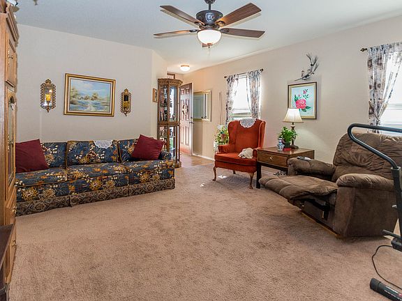 Living Room/Entry
