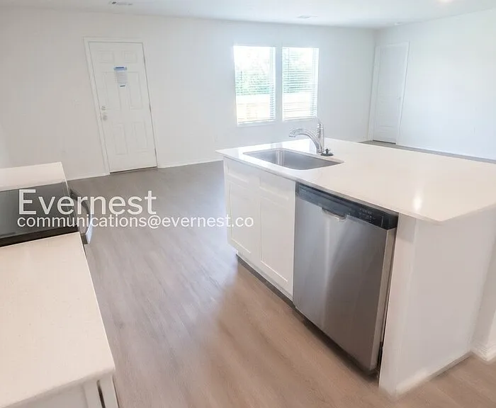 101 E Fredonia Ct — Photo 4