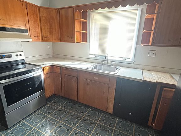 5th image of 158 E Hazeltine Ave