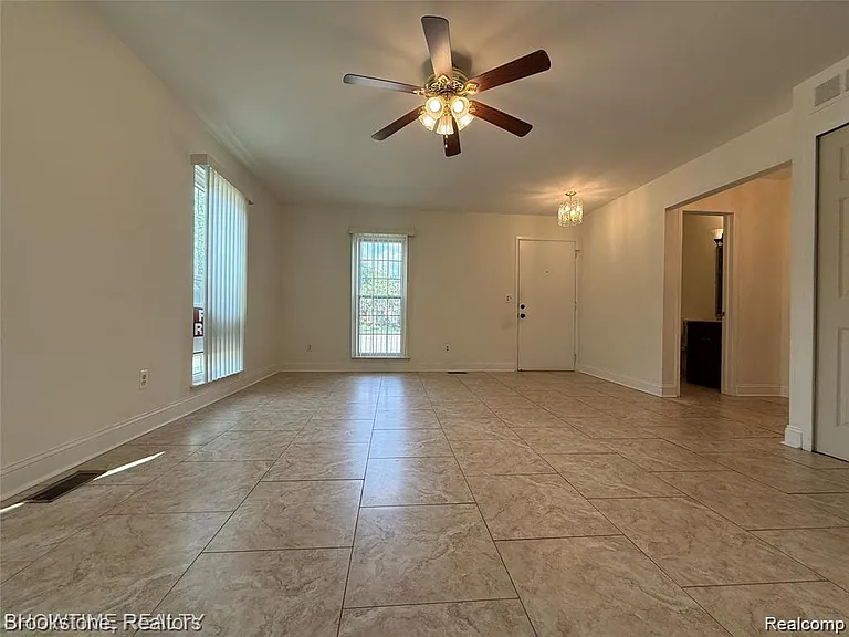 36511 Park Place Dr — Photo 7