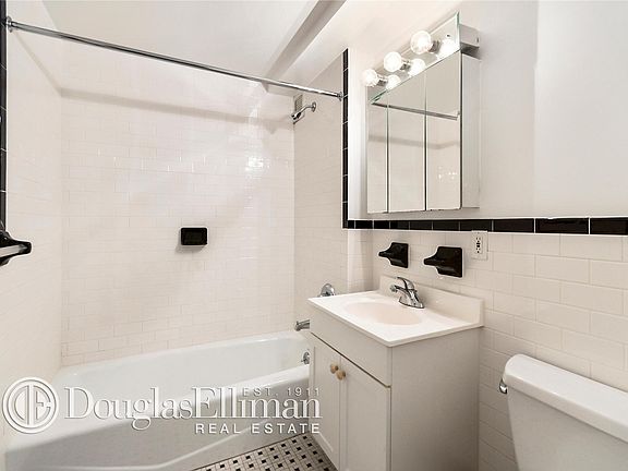 3rd image of 1831 Madison Ave APT 2I