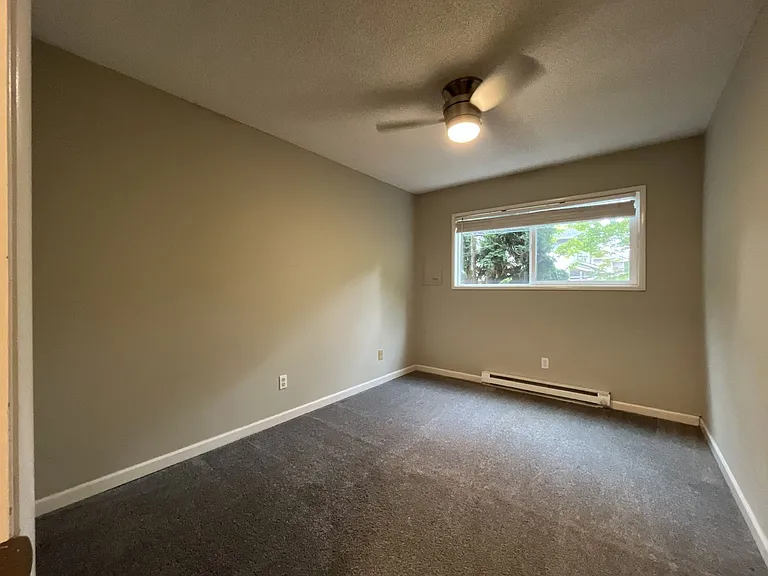 15827 NE Glisan St #5 — Photo 17