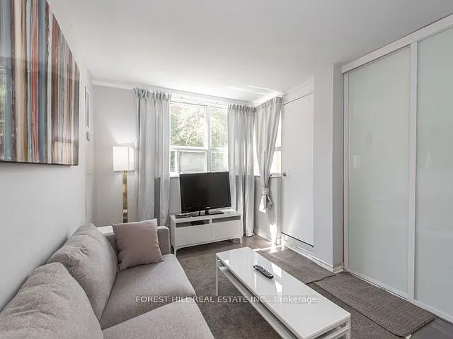 105 McCaul St #202 — Photo 14