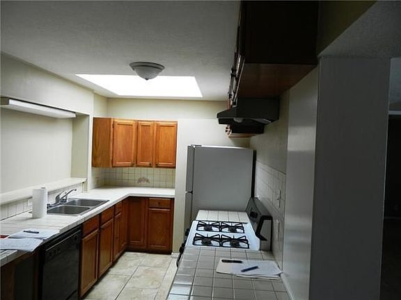 3rd image of 9576 Waverly Dr