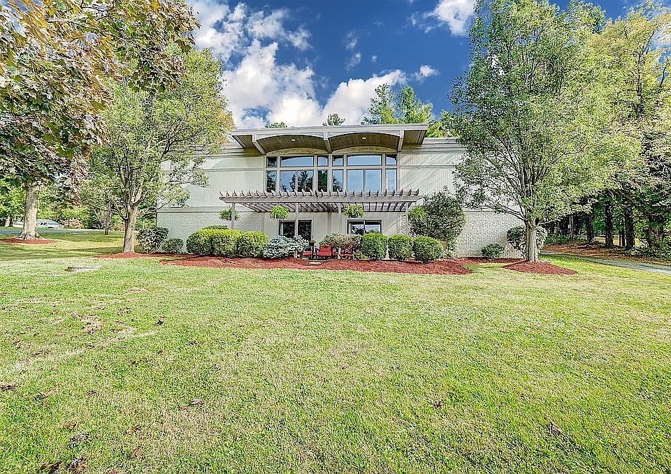 1st image of 5666 Wayside Ave