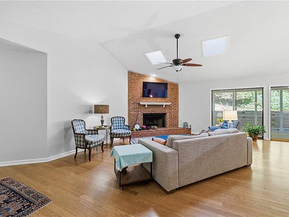 5th image of 10510 Willow View Cir