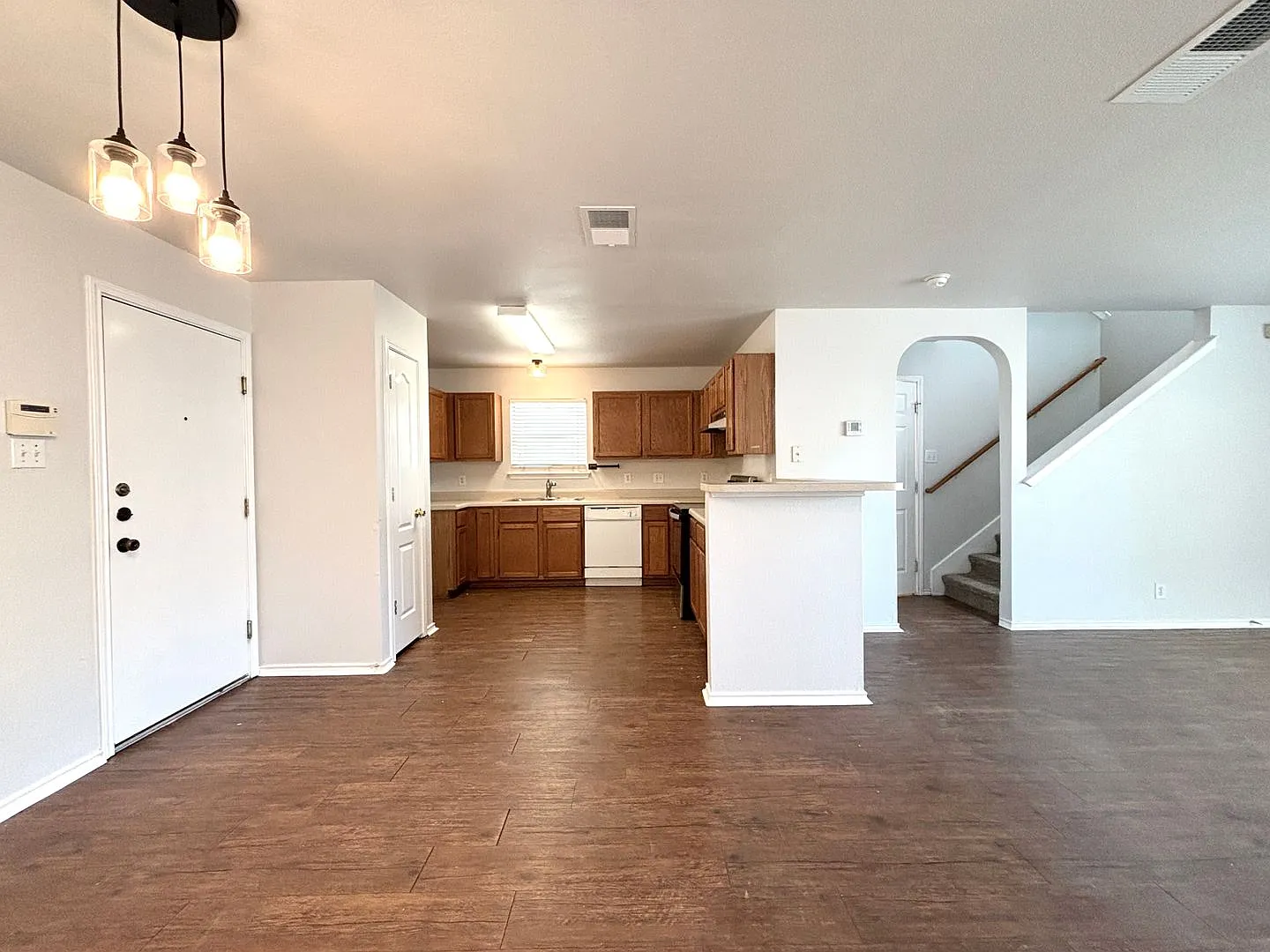 Beautiful home in the desirable Gardens at Woodlake community! — Photo 2