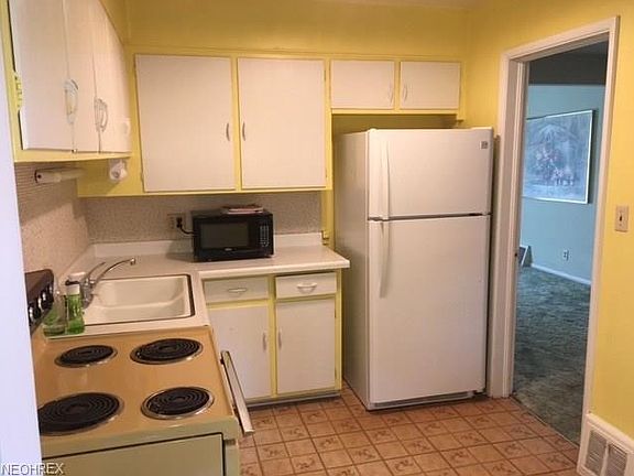 5th image of 1738 Schiller Ave