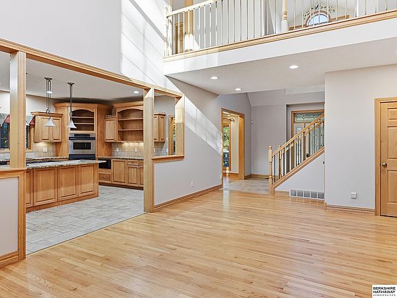 3rd image of 10669 Oak Park Ln