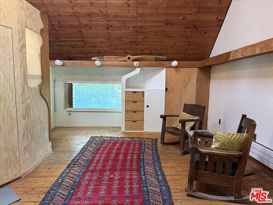3 bed, 1.5 bath, $3,000 — Photo 3