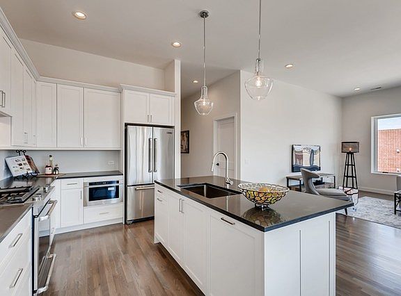 5th image of 2505 W Carmen Ave #Penthouse 402