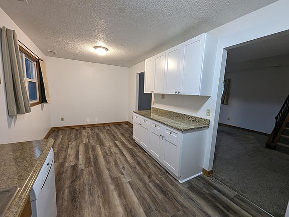 Eat-in kitchen